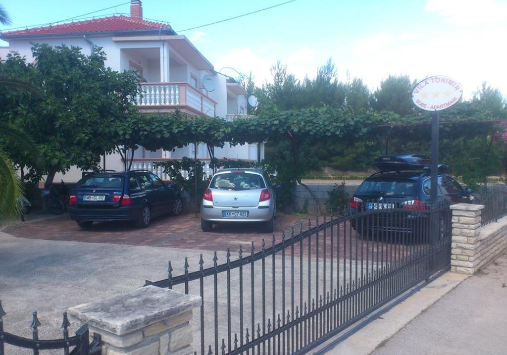 Apartments Tonimir Водице Екстер'єр фото