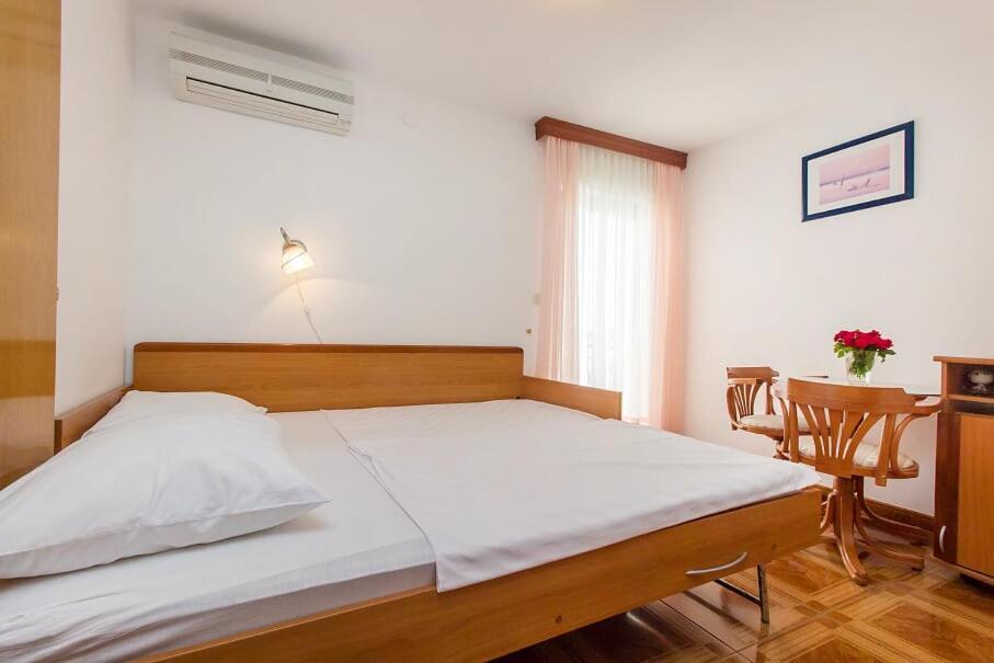 Apartments Tonimir Водице Екстер'єр фото