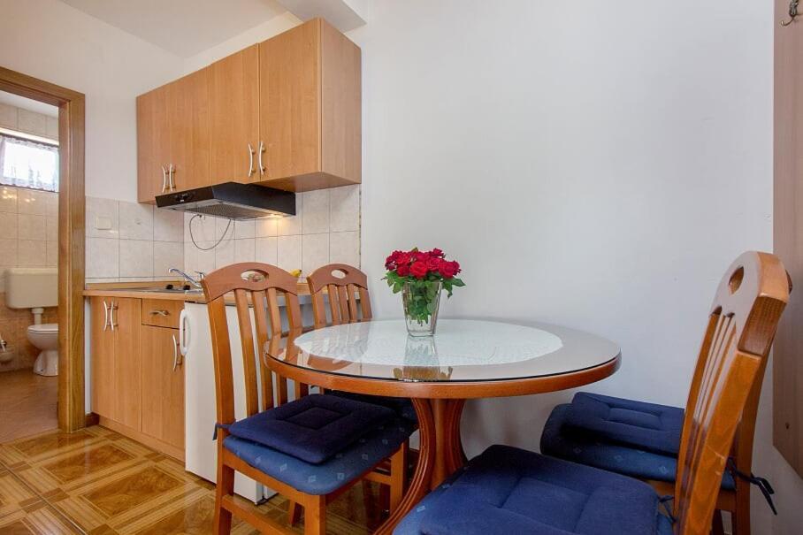 Apartments Tonimir Водице Екстер'єр фото